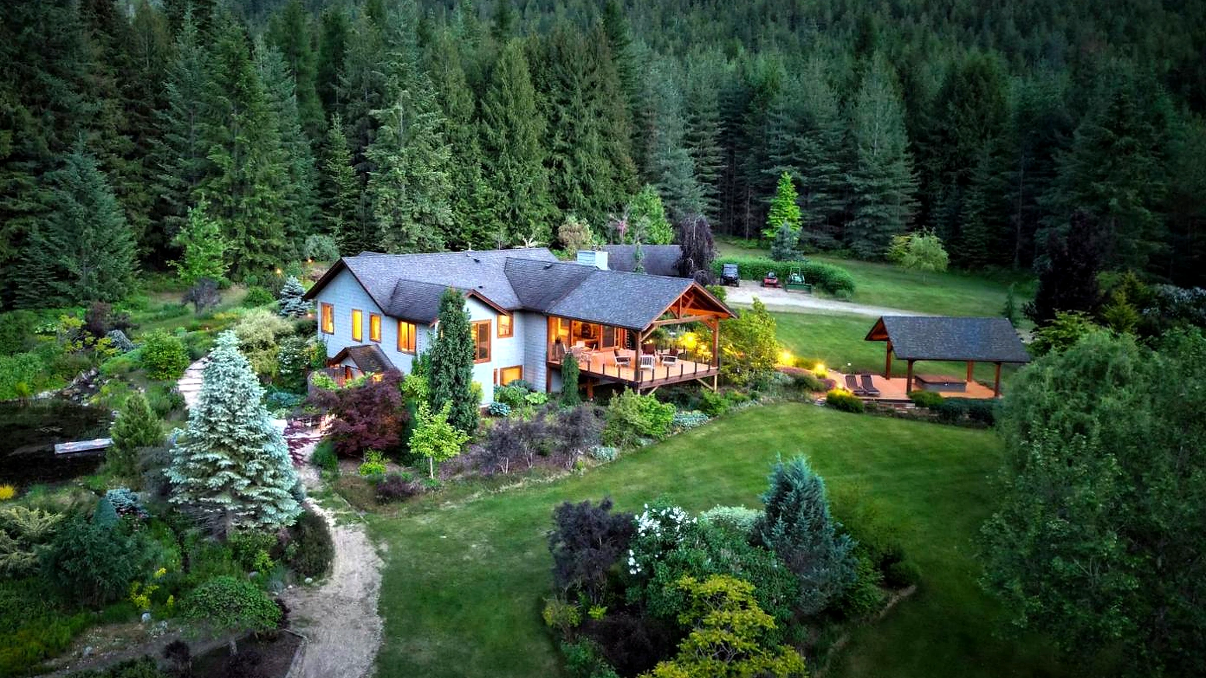 Modern Kootenay home at 6890 Harrop Procter Road